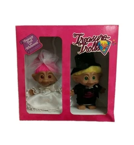 Schatztrolle Braut & Bräutigam Puppen Hochzeit mit Wunschstein Vintage 2 Stück Neu im Karton  - Bild 1 von 18