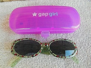 MINNIE MOUSE SUNGLASSES WITH GAP GIRL CASE - Picture 1 of 11