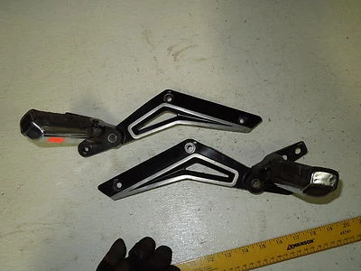 Honda V65 Sabre V-65 H552 1984. estriberas y soportes traseros Foto 1 de 4