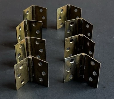 #1974–UM (1) CADA Dobradiça Vintage Pequena de Latão Sólido 6 Furos 2” c. x 1 1/2” h. - Imagem 1 de 4