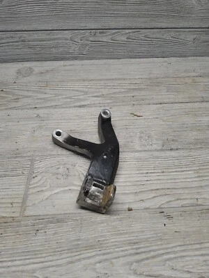 96-07 1998 Yamaha YZF600R Thundercat oem left rear foot peg mount bracket  Foto 1 de 4