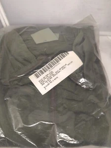 Mens Size M Military Shirt Green Zip Sleeping Heat Retention Moisture Resistant - Picture 1 of 3