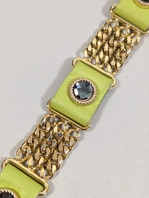 Brazalete a presión de cuero verde con perno de vidrio gris cadena bordillo tono dorado de 7 pulgadas Foto 1 de 4