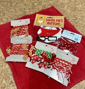 Christmas Trim & XL Santa Face Buttons Crafts Junk Journal Scrapbook Sewing - Picture 1 of 6