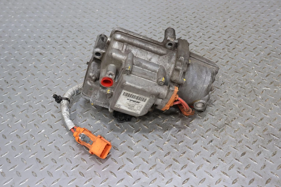 Электрический компрессор кондиционера 14-15 Cadillac ELR - Изображение 1 из 4