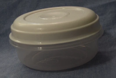Vintage Rubbermaid Servin' Saver #1 Round 14 Oz Storage Container w/ White Lid - Image 1 of 2
