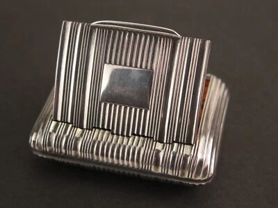 Caja de tabaco plateada William Pugh Birmingham 1815. Bisagra oculta Foto 1 de 4