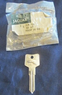 NUEVO STOCK ANTIGUO RARO GENUINO JAGUAR XJS LLAVE EN BLANCO JLM744 CON GRUÑIDO Foto 1 de 4