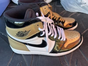 Jordan 1 Retro High Gold Toe (861428-007) Patent 1 2 3 4 5 6 7 8 9 10 11 12 13 - Picture 1 of 7