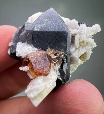 Cristal de topaze avec quartz sur matrice de Skardu, Pakistan/15,4 grammes - Photo 1/4