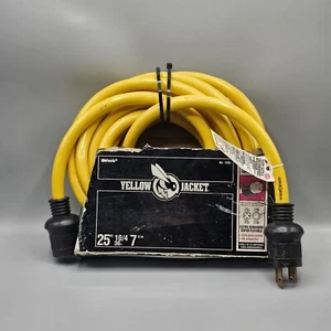 Woods Yellow Jacket 30 Amp Generator Cord Twist To Lock 30 Amps 25' Length #1493 - Picture 1 of 10