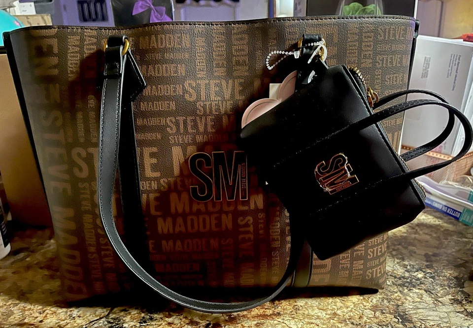 Bolso de hombro Steve Madden extra grande con bolsa con cremallera a juego Foto 1 de 4