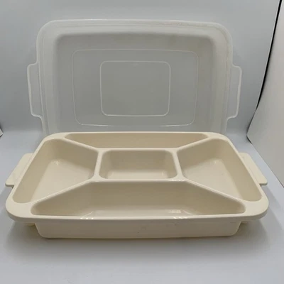 Contenedor de almacenamiento de colección Rubbermaid Serving Saver con tapa de bloqueo a presión Foto 1 de 4