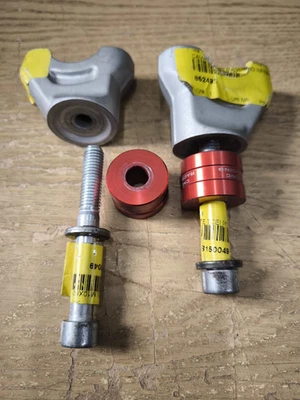 Cavallorro Riser con Vite e Distanziale CNC Originale Aprilia Shiver Dorsoduro - Immagine 1 di 2