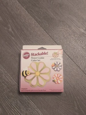 Juego de 3 cortadores de galletas Wilton 2007 apilables con flores nuevas en caja 🎁 Foto 1 de 4