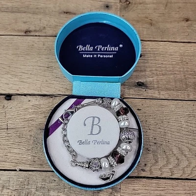 BELLA PERLINA BRAZALETE EN CAJA NEGRO, PLATEADO, BLANCO CON CUENTAS APROXIMADAMENTE 8 PULGADAS Foto 1 de 4