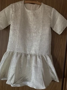 H & M KLEID AUS JACQUARDSTOFF beige / gold Gr.134 neu - Ungetragen - Bild 1 von 24