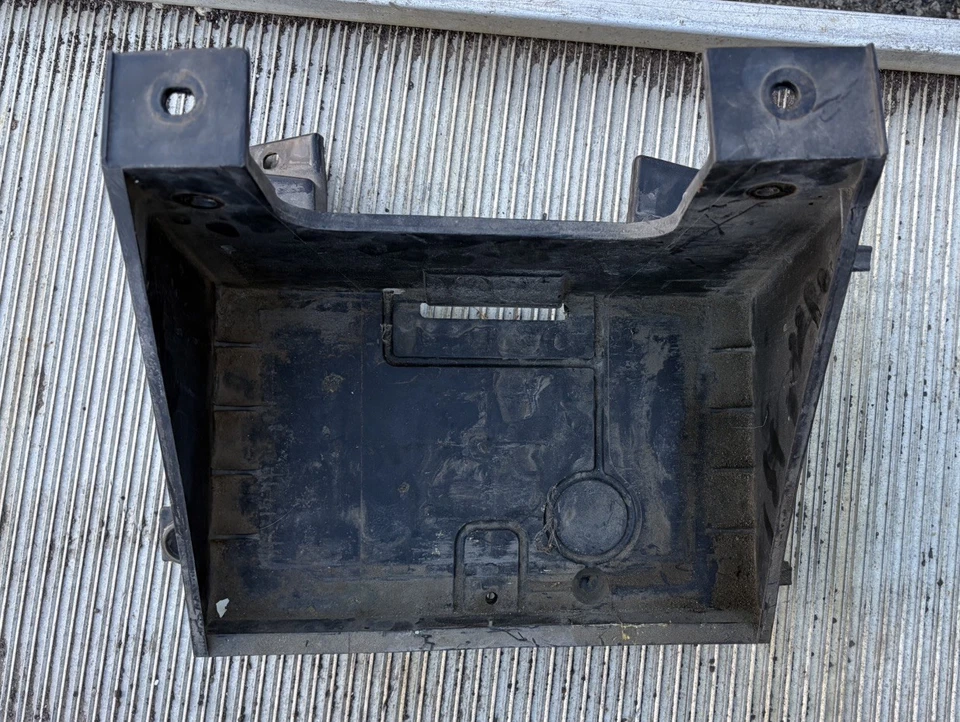 Bandeja de batería derecha para pasajero Dodge Ram Cummins 2003-2009 OEM 55276205ACA 2500 3500 Foto 1 de 3