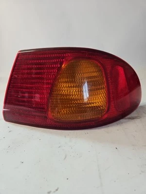 Линза наружного заднего фонаря для правой стороны пассажира 1998-2002 Toyota Corolla от оригинального производителя - Изображение 1 из 4