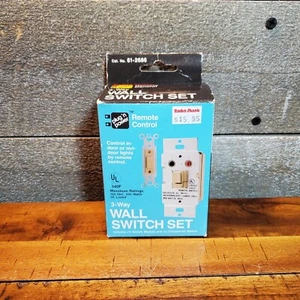 New Radio Shack 61-2686 Plug ’N Power Remote Control 3-Way Wall Switch Boxed Set - Picture 1 of 4