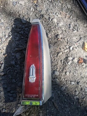 85-86 CADILLAC DEVILLE FLEETWOOD TRACCIÓN DELANTERA DERECHA LUZ TRASERA LÁMPARA Y EXTENSIÓN Foto 1 de 4