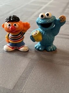 2010 Sesame Street Hasbro Cookie Monster & Ernie Lot Of 2 Figurines Toys - Picture 1 of 9