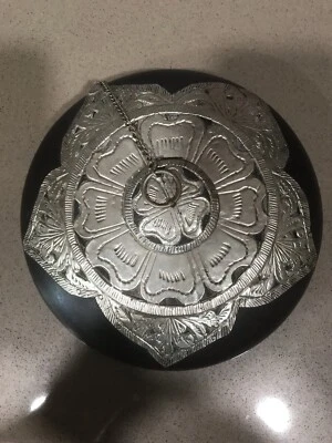 Hermoso plata y negro antiguo tabaco tallado a mano varios Caja Foto 1 de 4