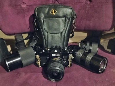 Cámara fotográfica Nikon EL2 35 mm negra con 3 lentes, flash y estuche de transporte de cuero Foto 1 de 4