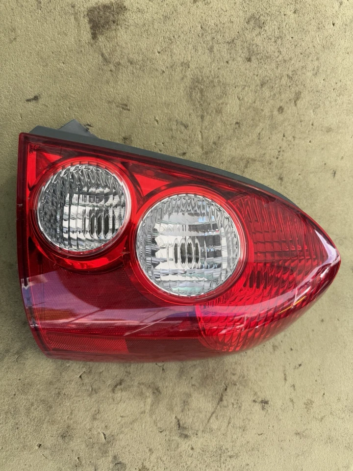 Conjunto de luz trasera lateral derecha para pasajero Mazda Protege 2002-2003 5  Foto 1 de 4