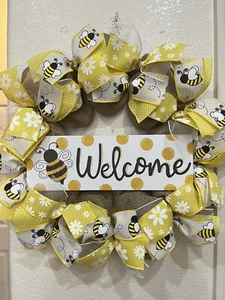 FARMHOUSE BUMBLE BEE ๐ Year Round WELCOME Wreath BURLAP Deco Mesh 22" x 22" - Picture 1 of 8