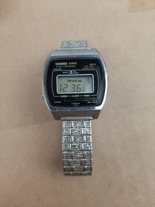 Vintage Casio Alarm Chronograph Works - Missing Back Cover - Picture 1 of 5