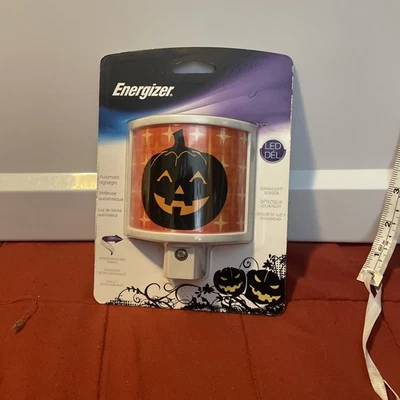Energizer Automatic Nightlight • Halloween Pumpkin Jack OLantern LED Plug In NEW - Image 1 of 2
