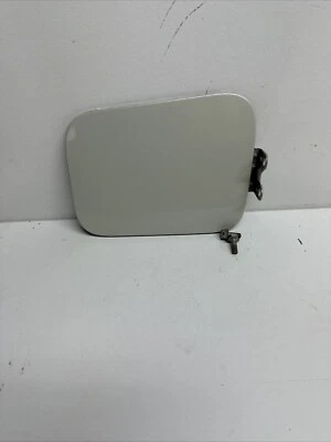 Mitsubishi Galant 2009 puerta combustible tapa gasolina Dover pintura blanca perla W69 2 Foto 1 de 4