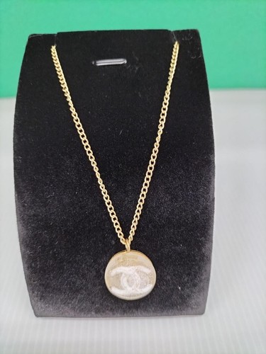 Collana CHANEL rotonda marchio COCO ciondolo colore oro lunghezza 40 cm gioielli donna