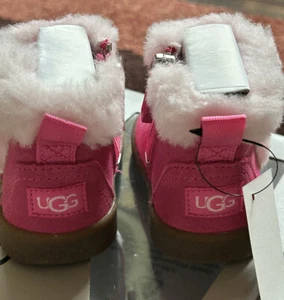Botas UGG Australia Bebé Niñas Rosa MALLYA 0/1 0-6 Meses Nuevas en Caja - Imagen 1 de 12