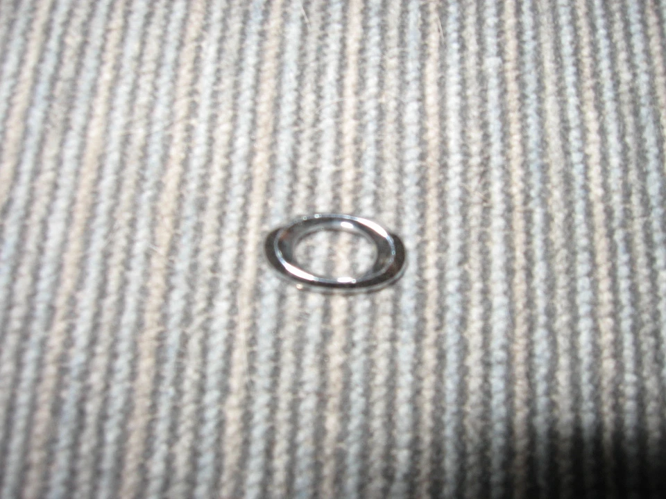 Lincoln Town Car trunk rear deck letter "O" Genuine Lincoln part for 2003-2011 - Image 1 of 1