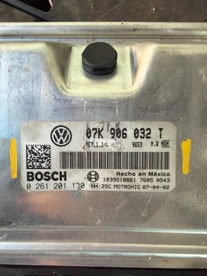 OEM 06-07 JETTA RABBIT ECM ECU МОДУЛЬ УПРАВЛЕНИЯ ДВИГАТЕЛЕМ 07K 906 032 T - Изображение 1 из 3