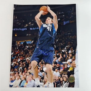 Foto autografiada 8,5x11 de Dirk Nowitzki #41 firmada por los Dallas Mavericks certificado de autenticidad holograma - Imagen 1 de 11