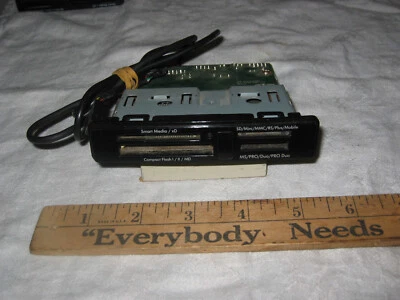 HP Multi Card Reader for Desktop incl Cable Glossy Black Bezel p/n 5070-4675 - Image 1 of 2