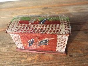 VIECHTAU MINIATUR TRUHE 11x6,5cm bemalt Gmunden Altmünster Godendose Krösendose - Picture 1 of 9