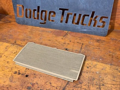 Крышка решетки динамика для приборной панели Dodge Truck 81-93 годов выпуска с рамой D Pickup Ramcharger первого поколения - Изображение 1 из 4