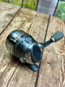 Carrete de fundición de pesca vintage Shakespeare microcast Synergy titanio 70 yardas - Imagen 1 de 9