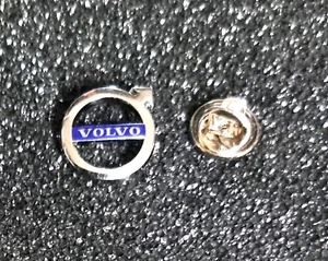 Volvo Pin Logo Pfeil silbern-blau glänzend Original - Maße 15x15mm - Bild 1 von 1