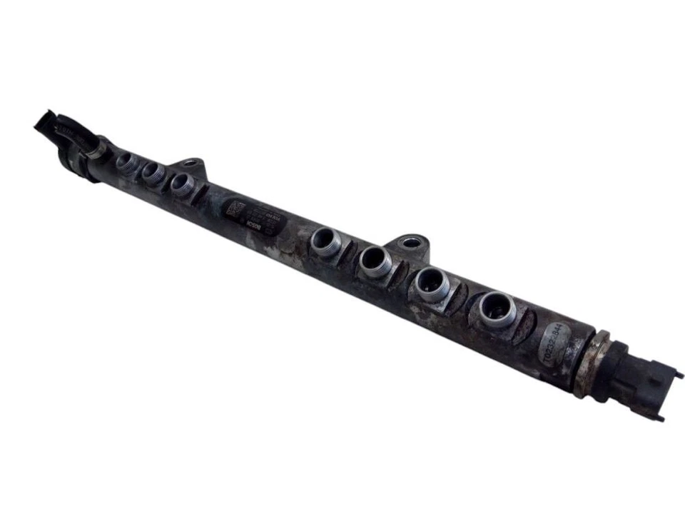 Manifold Pipe Fuel Injection Moulding D5204T5 Fits VOLVO V50 (545) D3 - Image 1 of 1