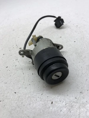 Audi 100 S4 C4 1992 tailgate exterior lock DRA53732 - Image 1 of 2