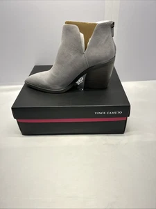 Vince Camuto Gidgeta Suede Booties Faint Fog Sz 9 3.5 " Heel Zip New in Box - Picture 1 of 9
