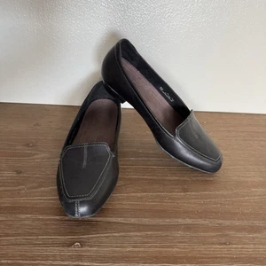 Clarks Shoes Women's 9W Black Loafer Moc Toe Low Heel Slip On Leather - Picture 1 of 10