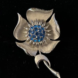 VINTAGE ALAN J. Brooch SILVER TONE BLUE RHINESTONE FLOWER PIN BROOCH - Picture 1 of 9
