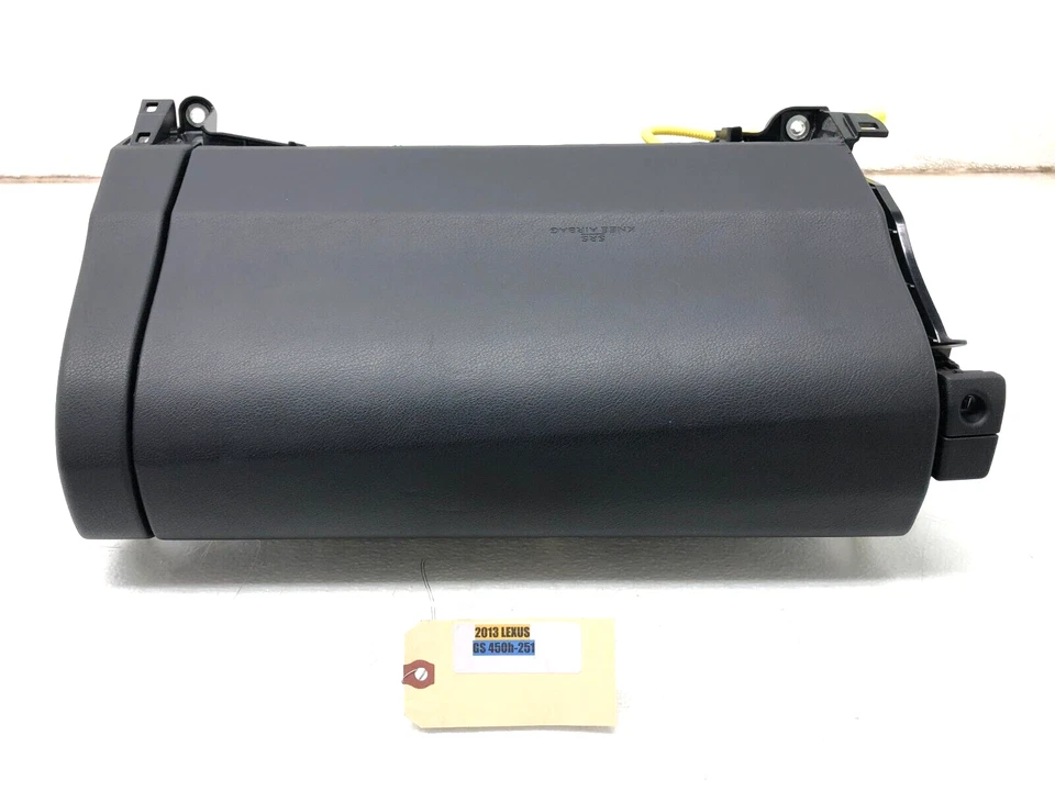 Guantera delantera pasajero derecho Lexus GS450H GS350 2013-2020 OEM. Foto 1 de 4