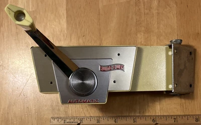 Vintage 1950s/60s Yellow Swing Away Automatic Wall Mounted Metal Can Opener - Image 1 of 4